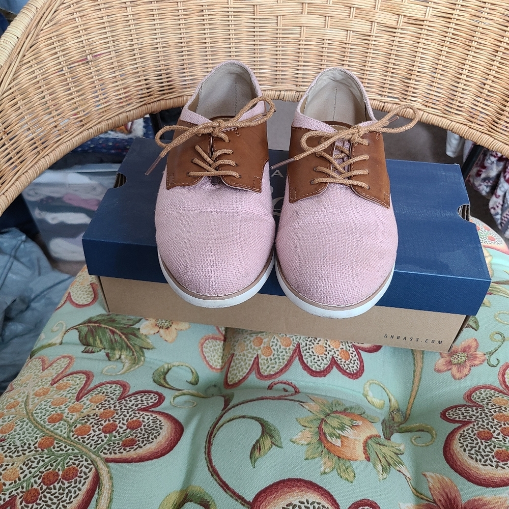 Women's shoes